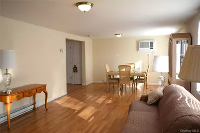 82 Village Circle W, Manorville, NY 11949 - Photo 7