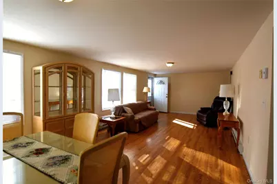 82 Village Circle W, Manorville, NY 11949 - Photo 5