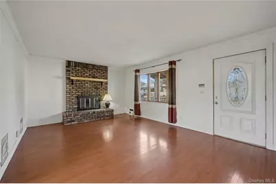 158 Moffitt Boulevard, Islip, NY 11751 - Photo 5