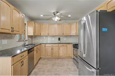 158 Moffitt Boulevard, Islip, NY 11751 - Photo 7