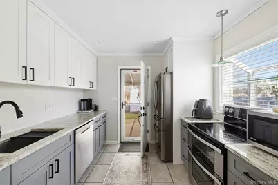 22 Shelter Lane, Levittown, NY 11756 - Photo 7