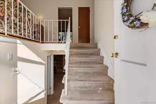 53 Beaumont Dr, Plainview, NY 11803 - Photo 3