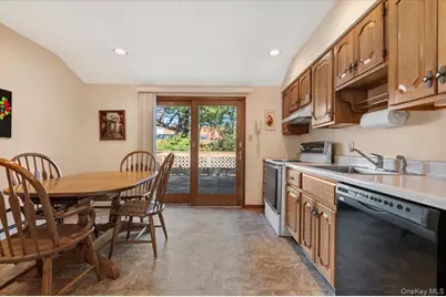 53 Beaumont Drive, Plainview, NY 11803 - Photo 9