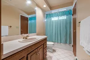 53 Beaumont Dr, Plainview, NY 11803 - Photo 13