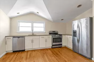 45-32 Utopia Pkwy, Flushing, NY 11358 - Photo 5