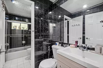 18 South Drive, New Hyde Park, NY 11040 - Photo 11