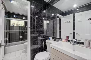 18 South Dr, New Hyde Park, NY 11040 - Photo 11