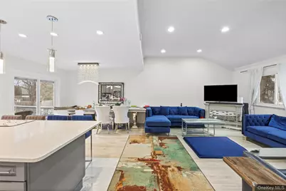 18 South Drive, New Hyde Park, NY 11040 - Photo 9