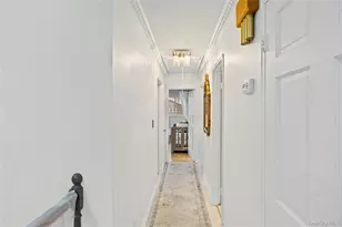 18 South Dr, New Hyde Park, NY 11040 - Photo 17