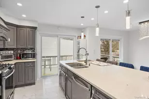 18 South Dr, New Hyde Park, NY 11040 - Photo 7