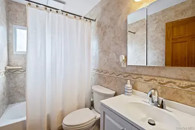 33 Skylark Lane, Levittown, NY 11756 - Photo 17