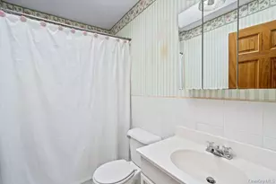 33 Skylark Ln, Levittown, NY 11756 - Photo 33