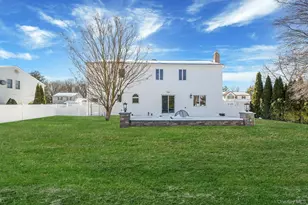 49 Gainsborough Rd, Holbrook, NY 11741 - Photo 3