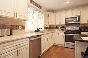 2 Vita Dr, Central Islip, NY 11722 - Photo 15