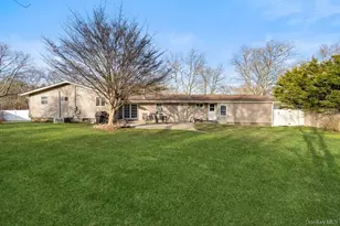 11 Cedar Crest Dr, Dix Hills, NY 11746 - Photo 29