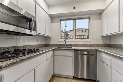 6 Regina Place #1, Yonkers, NY 10703 - Photo 7