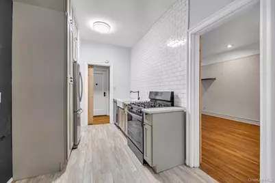 4 Maple Dr #1J, Great Neck, NY 11021 - Photo 9