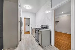 4 Maple Dr, Great Neck, NY 11021 - Photo 9