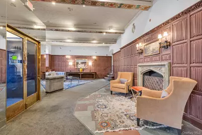 4 Maple Dr #1J, Great Neck, NY 11021 - Photo 3