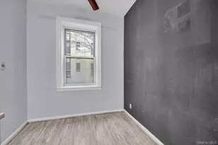 4 Maple Dr, Great Neck, NY 11021 - Photo 11