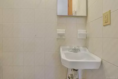 16 Richardson Place, Eastchester, NY 10709 - Photo 9