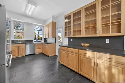 152 Sutton Manor Road, New Rochelle, NY 10801 - Photo 17