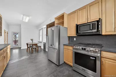 152 Sutton Manor Road, New Rochelle, NY 10801 - Photo 15