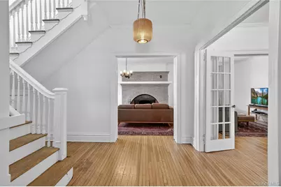 152 Sutton Manor Road, New Rochelle, NY 10801 - Photo 5