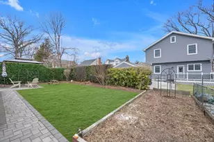 39 Corwin Ave, New Hyde Park, NY 11040 - Photo 15