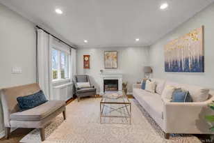 39 Corwin Ave, New Hyde Park, NY 11040 - Photo 3