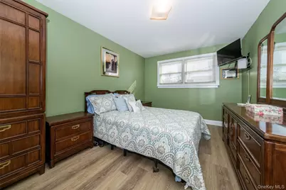 2542 Hollers Avenue, Bronx, NY 10475 - Photo 5