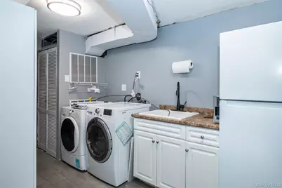 2542 Hollers Avenue, Bronx, NY 10475 - Photo 11