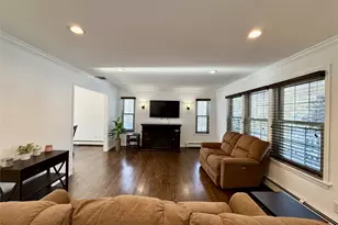 4 Sheila Ct, Manorville, NY 11949 - Photo 3