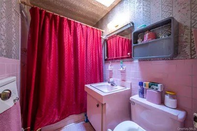 2544 Hollers Avenue, Bronx, NY 10475 - Photo 9