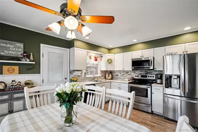 24 Park Place, Patchogue, NY 11772 - Photo 3