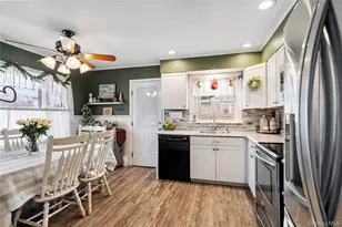 24 Park Pl, Patchogue, NY 11772 - Photo 7