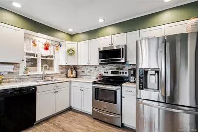 24 Park Place, Patchogue, NY 11772 - Photo 5