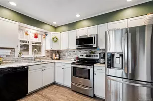 24 Park Pl, Patchogue, NY 11772 - Photo 5