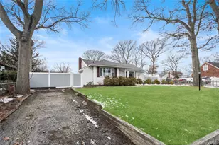 24 Park Pl, Patchogue, NY 11772 - Photo 3