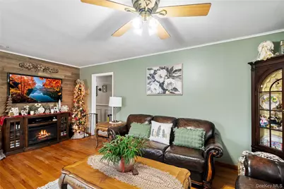 24 Park Place, Patchogue, NY 11772 - Photo 11