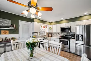 24 Park Pl, Patchogue, NY 11772 - Photo 5