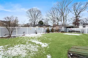 24 Park Pl, Patchogue, NY 11772 - Photo 19