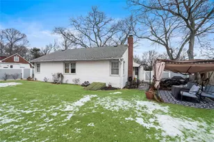 24 Park Pl, Patchogue, NY 11772 - Photo 23