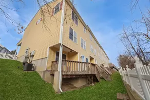 43 Aveonis Ct, Fishkill, NY 12524 - Photo 5