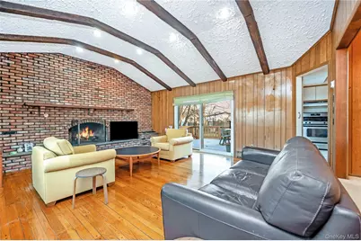 19 Parkdale Drive, Farmingdale, NY 11735 - Photo 11