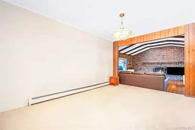 19 Parkdale Drive, Farmingdale, NY 11735 - Photo 9