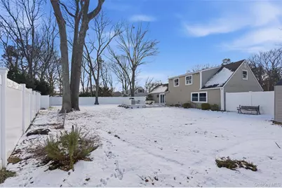 1039 Sipp Avenue, Medford, NY 11763 - Photo 17