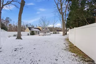 1039 Sipp Ave, Medford, NY 11763 - Photo 15