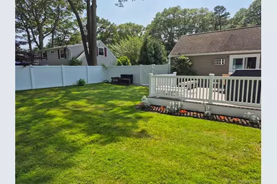 1039 Sipp Avenue, Medford, NY 11763 - Photo 9