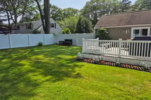 1039 Sipp Ave, Medford, NY 11763 - Photo 9